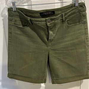 Liverpool walking short army green color